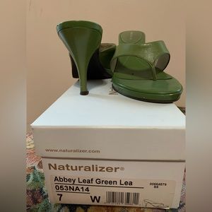 Naturalizer Abbey Leaf Green Sandals Leather Upper